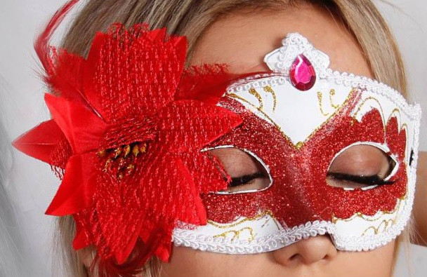 نقاب بالماسکه