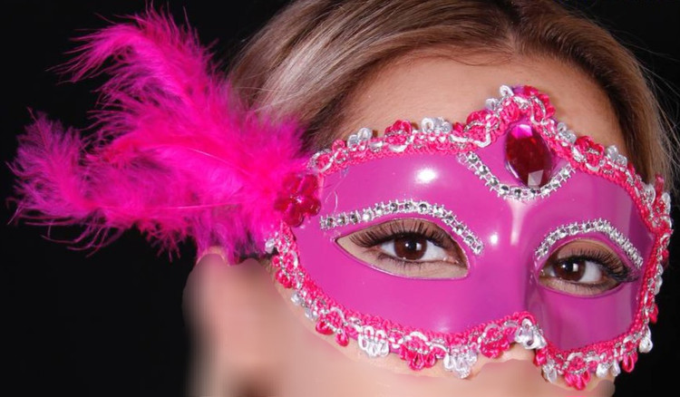 نقاب بالماسکه