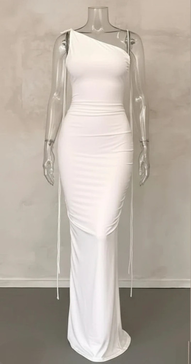 پیراهن ماکسی زنانه دنباله دار پشت باز