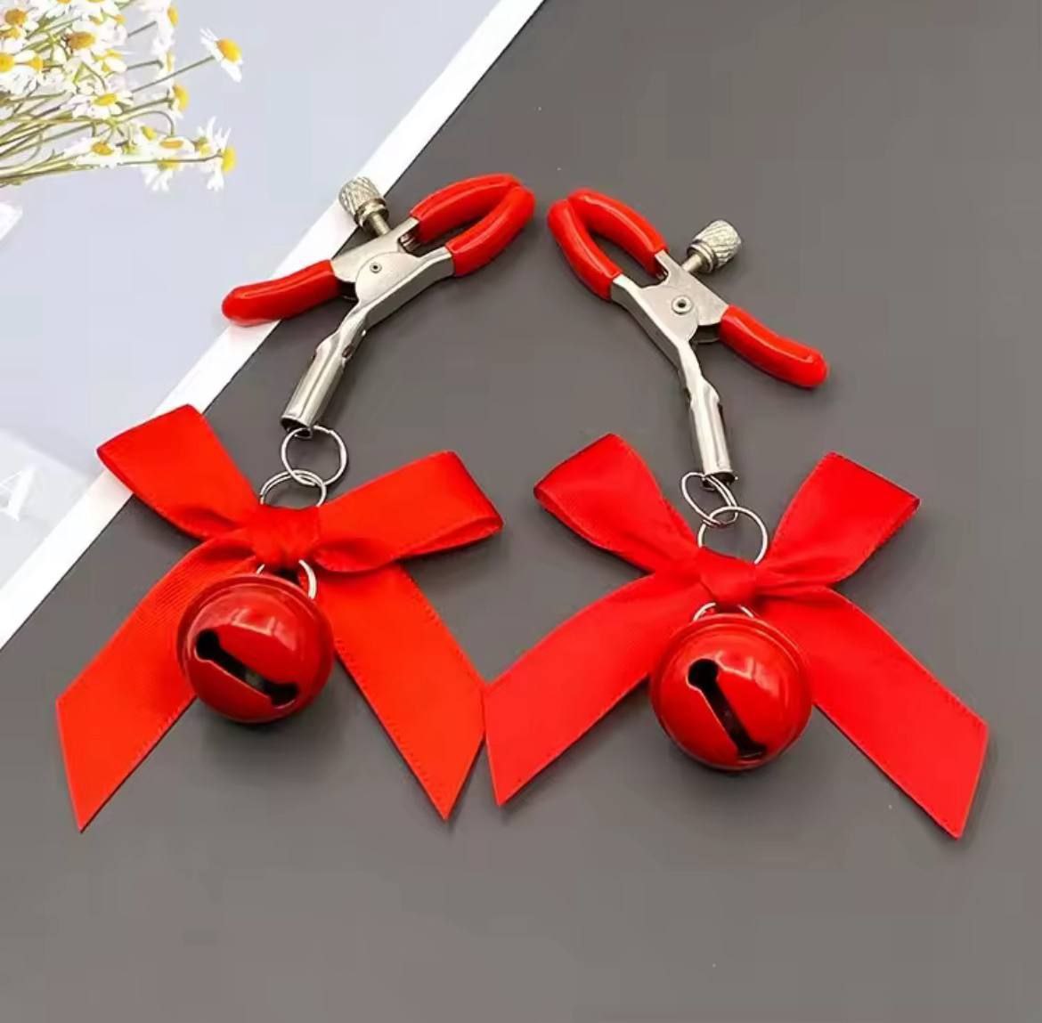 گیره نوک سینه زنگوله دار Nipple clamp