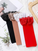 جوراب ساق بلند بادکنکی زنانه با بالای گیپور دار و جلوه براق روی پا